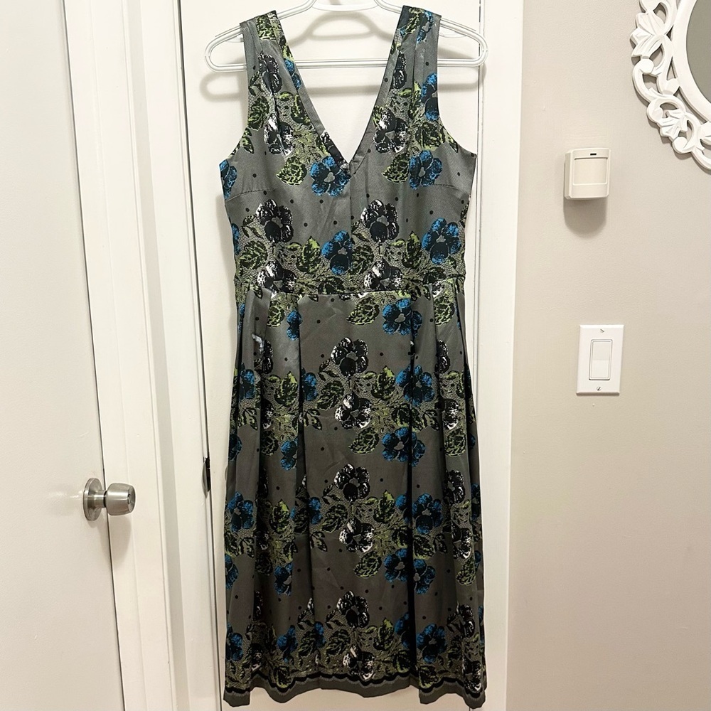 Tristan V-neck Fit & Flare Midi Dress Floral & Faux Lace Print 8 Gray Blue Green